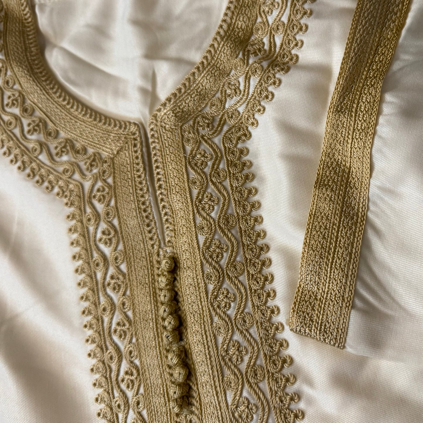 Contrast Stitch Cream/Gold Moroccan Thobe