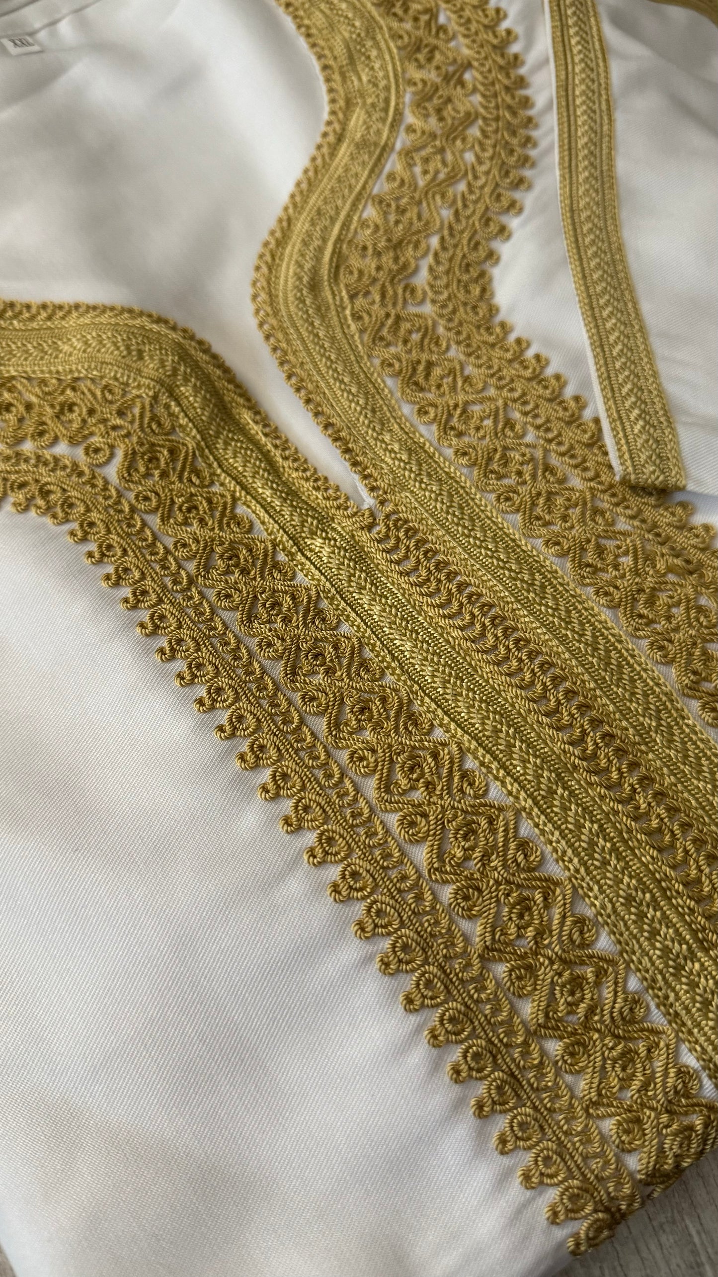 Contrast Stitch White/Gold Moroccan Thobe